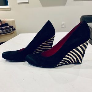 Nine West 7.5 zebra wedges